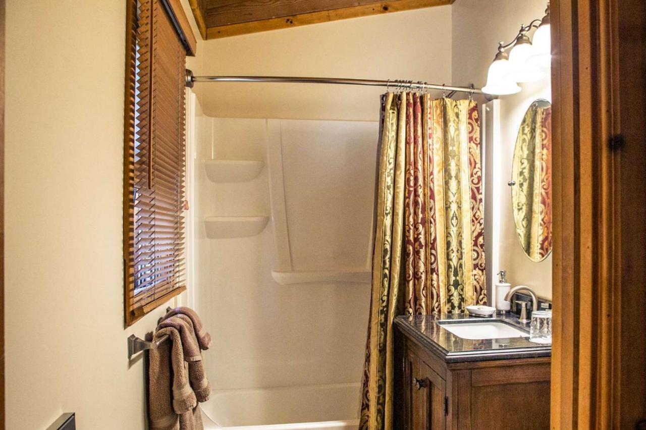 Deluxe Double Room with Shower